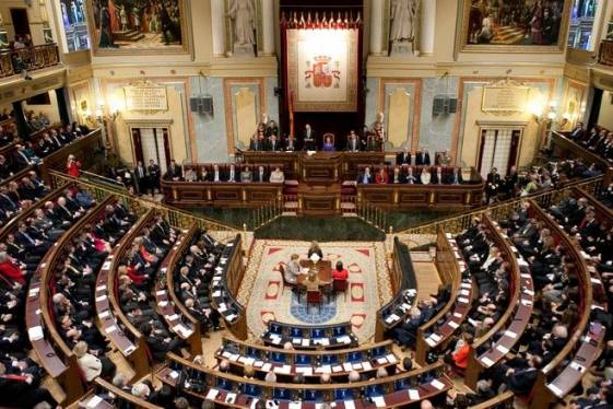Αντίστροφη μέτρηση στην Ισπανία για τις πιο αμφίρροπες εκλογές