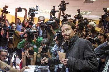 Τρίτη δύναμη το Podemos | Χωρίς αυτοδυναμία πρώτος ο Ραχόι