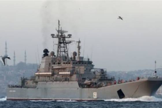 Ρώσικο πλοίο ανάγκασε τουρκικό να αλλάξει πορεία