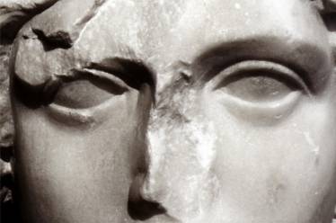 Η διολίσθηση της δημοκρατίας, αλλά όχι και της νοημοσύνης μας