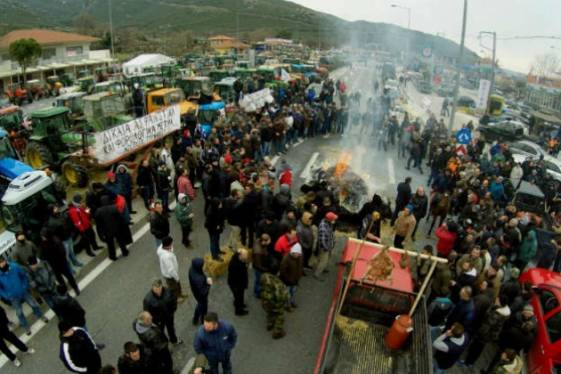 Οι Αγρότες απο τα μπλόκα στηρίζουν το Παναιτωλοακαρνανικό Συλλαλητήριο για την Υγεία.