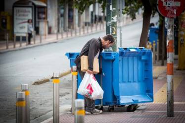 Κατακόρυφη αύξηση 160,4% των Ελλήνων, στα όρια της φτώχειας