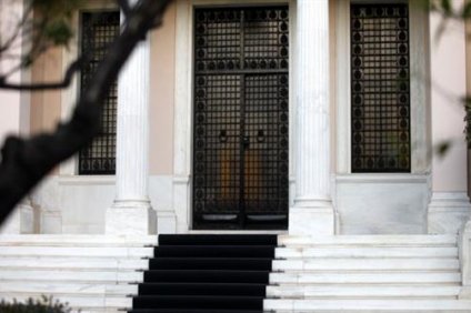 Οι δημοσκοπήσεις ανησυχούν το Μαξίμου