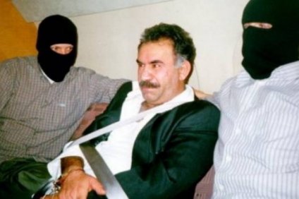 15 Φεβρουαρίου 1999: Η κυβέρνηση Σημίτη παραδίδει τον Οτσαλάν στους…