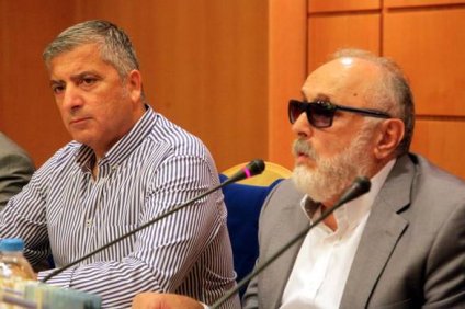 Δίνει και πόρους μετά την κατακραυγή