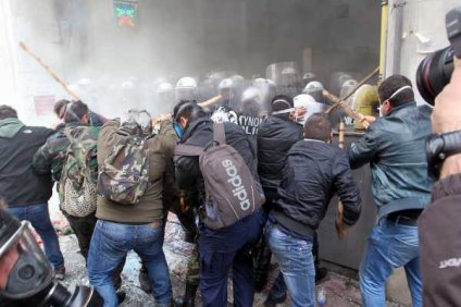 Εκτεταμένα επεισόδια με αγρότες στο κέντρο της Αθήνας