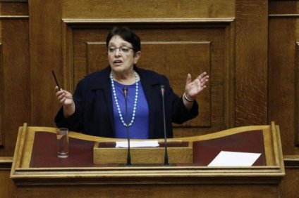 Παπαρήγα: Απολύτως ενταγμένο στο μνημόνιο το «παράλληλο πρόγραμμα»