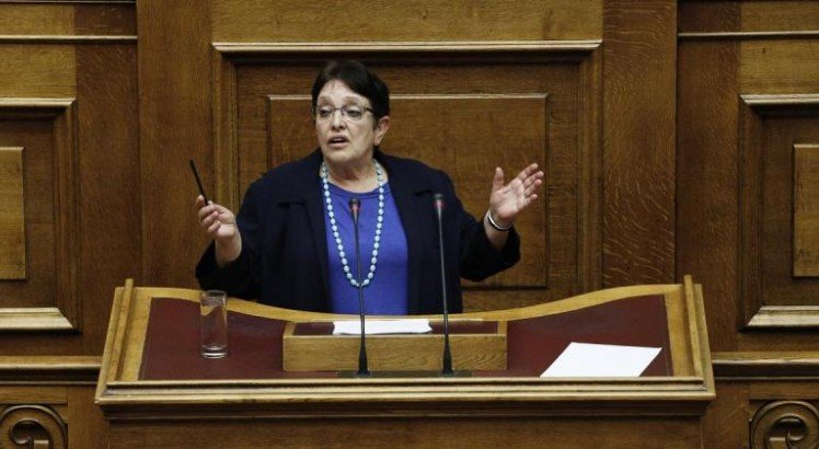 Παπαρήγα: Απολύτως ενταγμένο στο μνημόνιο το «παράλληλο πρόγραμμα»