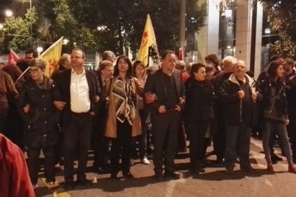 ΛΑΪΚΗ ΕΝΟΤΗΤΑ: ΦΙΑΣΚΟ ΚΑΙ ΠΑΡΩΔΙΑ ΤΟ ΣΥΜΒΟΥΛΙΟ ΑΡΧΗΓΩΝ