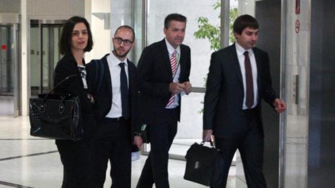«Θυσία» οι συντάξεις και τα «κόκκινα» δάνεια για ελάφρυνση χρέους
