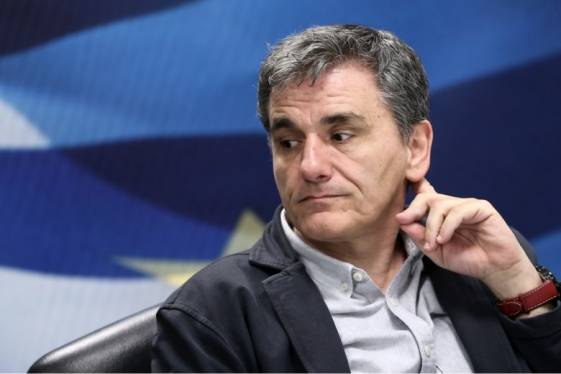 Δέσμευση για αυτόματη εφαρμογή πρόσθετων μέτρων, με απειλή κυρώσεων στον υπουργό Οικονομικών αν δεν συμμορφωθεί