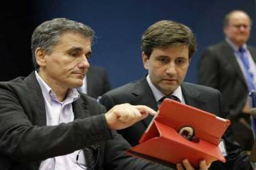 Η κυβέρνηση υποκύπτει σε αφορολόγητο 8.182 ευρώ για να κλείσει…