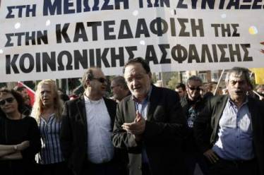 Κατάληψη στα γραφεία του ΙΚΑ από Λαφαζάνη και ΛΑΕ