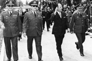 Το παραμύθι της χούντας για την οικονομία τέλειωσε! Τι χρέος…