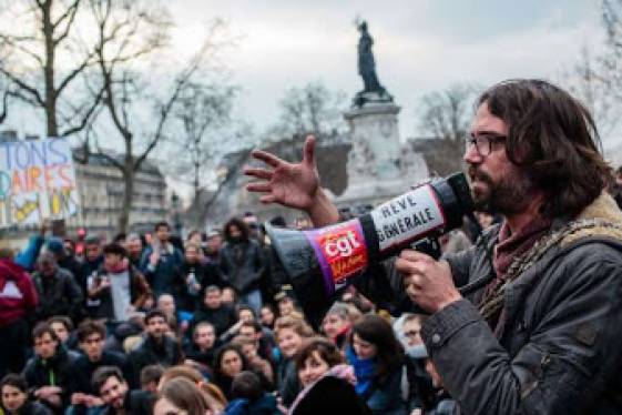 Ριζοσπάστης για “Nuit Debout”: Κίνημα εκτόνωσης της λαϊκής οργής