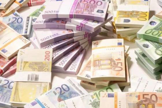 Ερχονται μειώσεις στους μισθούς από τον Ιούνιο