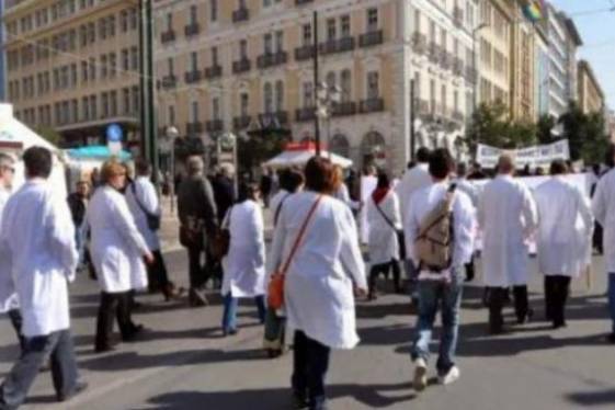 «ΝΤΡΟΠΟΛΟΓΙΑ» ΚΕΡΑΣΑΚΙ ΣΤΗΝ ΤΟΥΡΤΑ ΤΟΥ ΝΕΟΥ ΜΝΗΜΟΝΙΟΥ