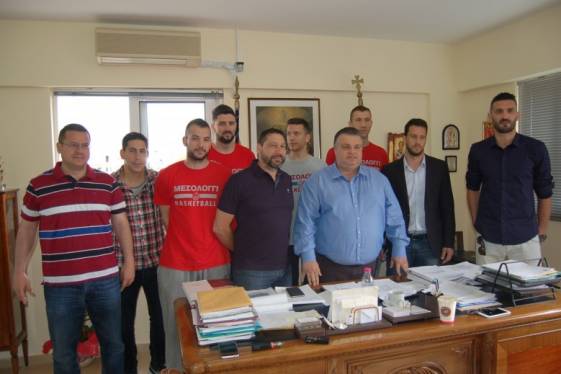 Συνάντηση του Δημάρχου Ν. Καραπάνου με την ομάδα μπάσκετ «Χαρίλαος Τρικούπης»