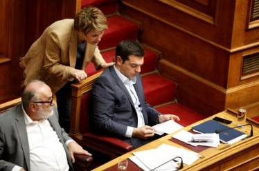 Φουντώνουν τα σενάρια ανασχηματισμού με πρόσωπα εκτός ΣΥΡΙΖΑ