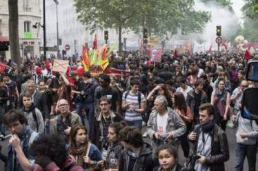 Γαλλία: Η κυβέρνηση απαγόρευσε τις διαδηλώσεις για τα εργασιακά –…