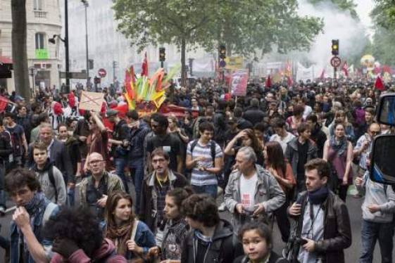 Γαλλία: Η κυβέρνηση απαγόρευσε τις διαδηλώσεις για τα εργασιακά – Τι απαντούν τα συνδικάτα