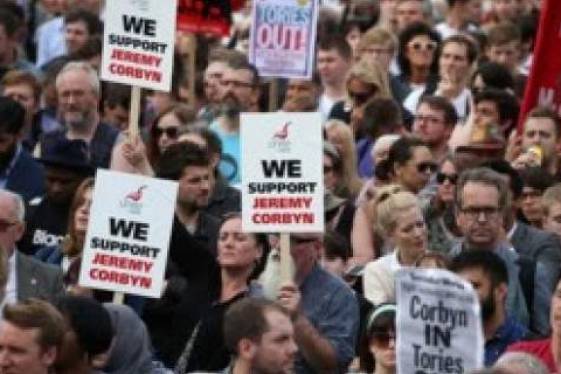 Brexit, ιταλικές και ισπανικές εκλογές: Πότε η ευρωπαϊκή αριστερά θα αγωνιστεί εντός έδρας;