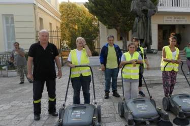 Προμήθεια χειροκίνητων σαρώθρων από την Υπηρεσία Καθαριότητας Μεσολογγίου