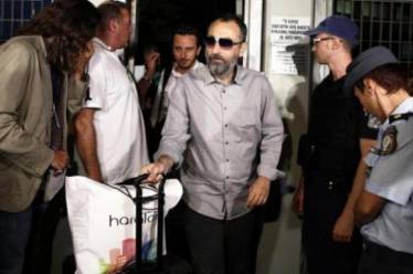 Τηλεοπτικές άδειες: Λαγός τη φτέρη έσειε…
