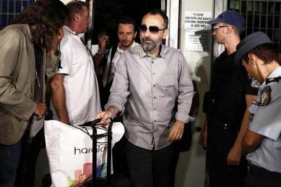 Τηλεοπτικές άδειες: Λαγός τη φτέρη έσειε…