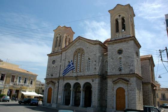 Αποκατάσταση φθορών στην πλακόστρωση της περιοχής του Αγίου Σπυρίδωνα