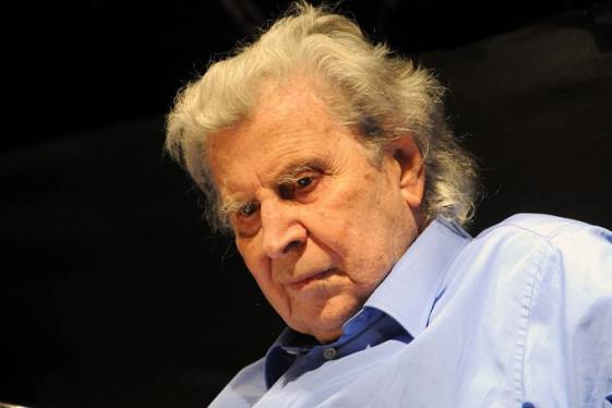 Μίκης Θεοδωράκης | Με το φάσμα του Τσαουσέσκου να υπερίπταται της χώρας μας