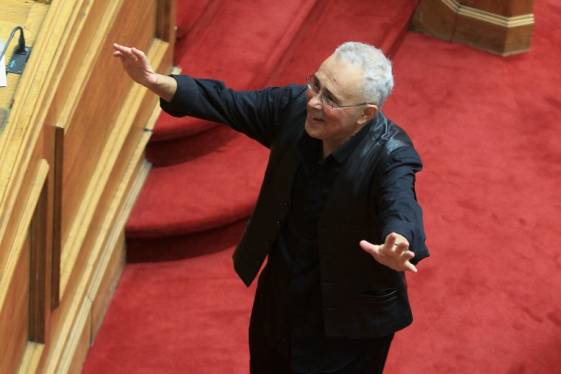 Ο “ψεκασμένος” Ζουράρις (Βίντεο)