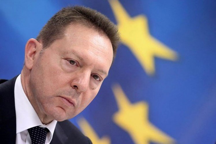 Ο Στουρνάρας είναι η ΕΕ. Και σε όποιον αρέσει
