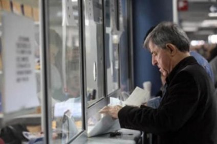 Ποιοι εργαζόμενοι μπορούν να βγουν στη σύνταξη πριν τα 67…