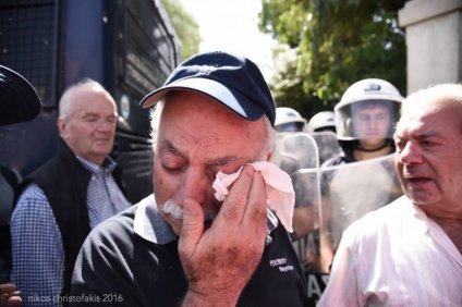 Μνημόνιο – Αυταρχισμός – Κατάρρευση