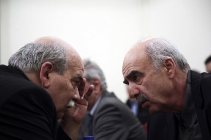 ΣΥΡΙΖΑ και ΝΔ άρχισαν τις επιθέσεις μετά τη συμφωνία για…