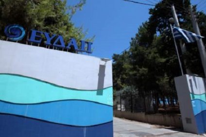 Στο κάτω-κάτω της γραφής… πιείτε Coca Cola