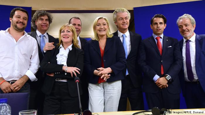 Στα φόρτε τους οι δεξιοί λαϊκιστές μετά τη νίκη Τραμπ