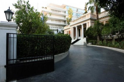 Η κυβέρνηση αντιμέτωπη με τις δημοσκοπήσεις