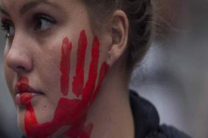 Ευρωβαρόμετρο-σοκ: Το 32% των Ελλήνων θεωρούν ότι ο βιασμός μπορεί…