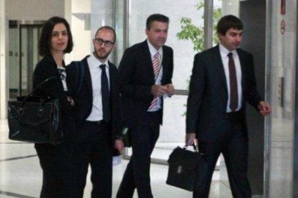 Απολύσεις και στο δημόσιο απαιτούν οι δανειστές – Θέλουν το…
