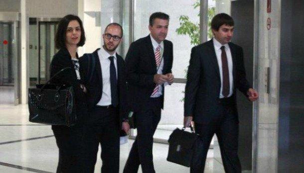 Απολύσεις και στο δημόσιο απαιτούν οι δανειστές – Θέλουν το μέτρο να έχει μόνιμο χαρακτήρα
