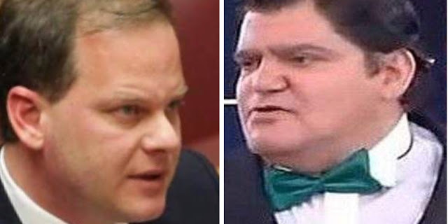 Απαίτησαν από δημοσιογράφο να διαγράψει την φωτογραφία όπου ο «Κάτμαν» χαιρετάει τον Καραμανλή