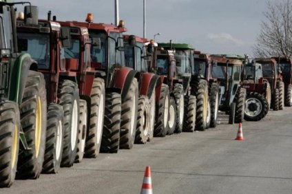 Στους δρόμους οι αγρότες της Θεσσαλίας