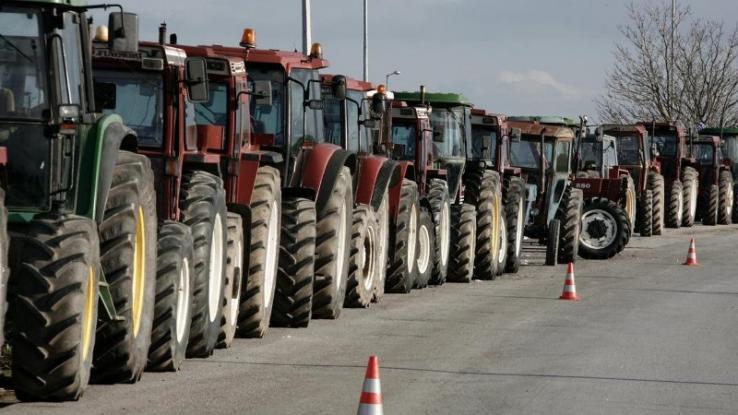 Στους δρόμους οι αγρότες της Θεσσαλίας