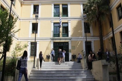Το Πρωτοδικείο της Αθήνας διαγράφει τα χρέη σημαντικού μέρους δανειοληπτών.…