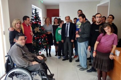 Τα παιδιά της «Μέριμνας» στόλισαν το δένδρο του ΠΣΔΕ