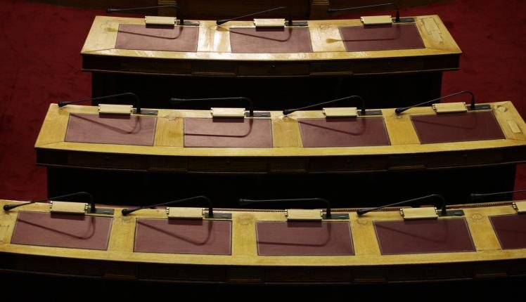 Ποιοι γνωστοί πολιτικοί ετοιμάζουν κόμμα-σφήνα σε ΣΥΡΙΖΑ-ΝΔ