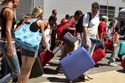 Οι τουρίστες έρχονται αλλά… χωρίς τα λεφτά τους