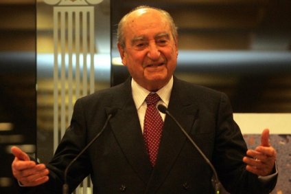 Πάει για παγκόσμιο ρεκόρ ο Μητσοτάκης